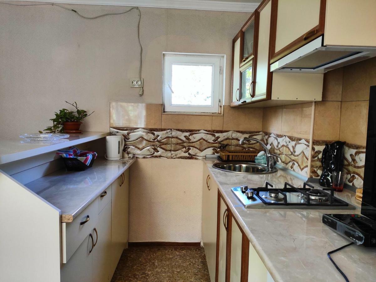 Guesthouse Ttt Tbilisi Buitenkant foto