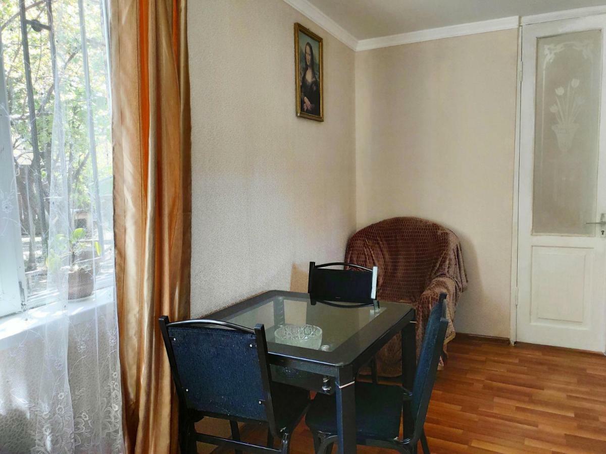 Guesthouse Ttt Tbilisi Buitenkant foto