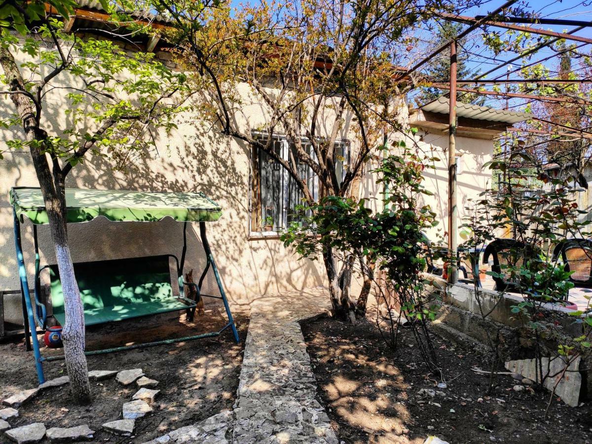 Guesthouse Ttt Tbilisi Buitenkant foto
