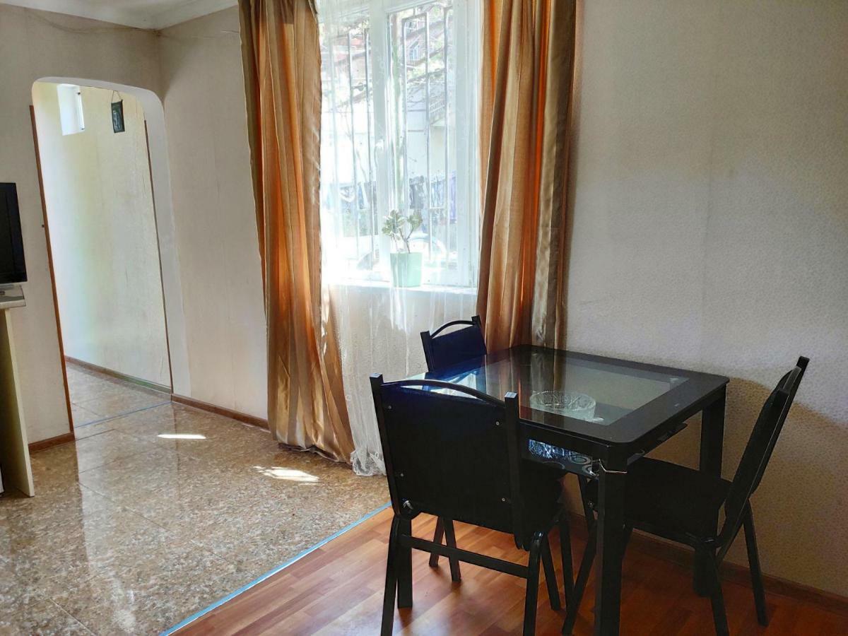 Guesthouse Ttt Tbilisi Buitenkant foto