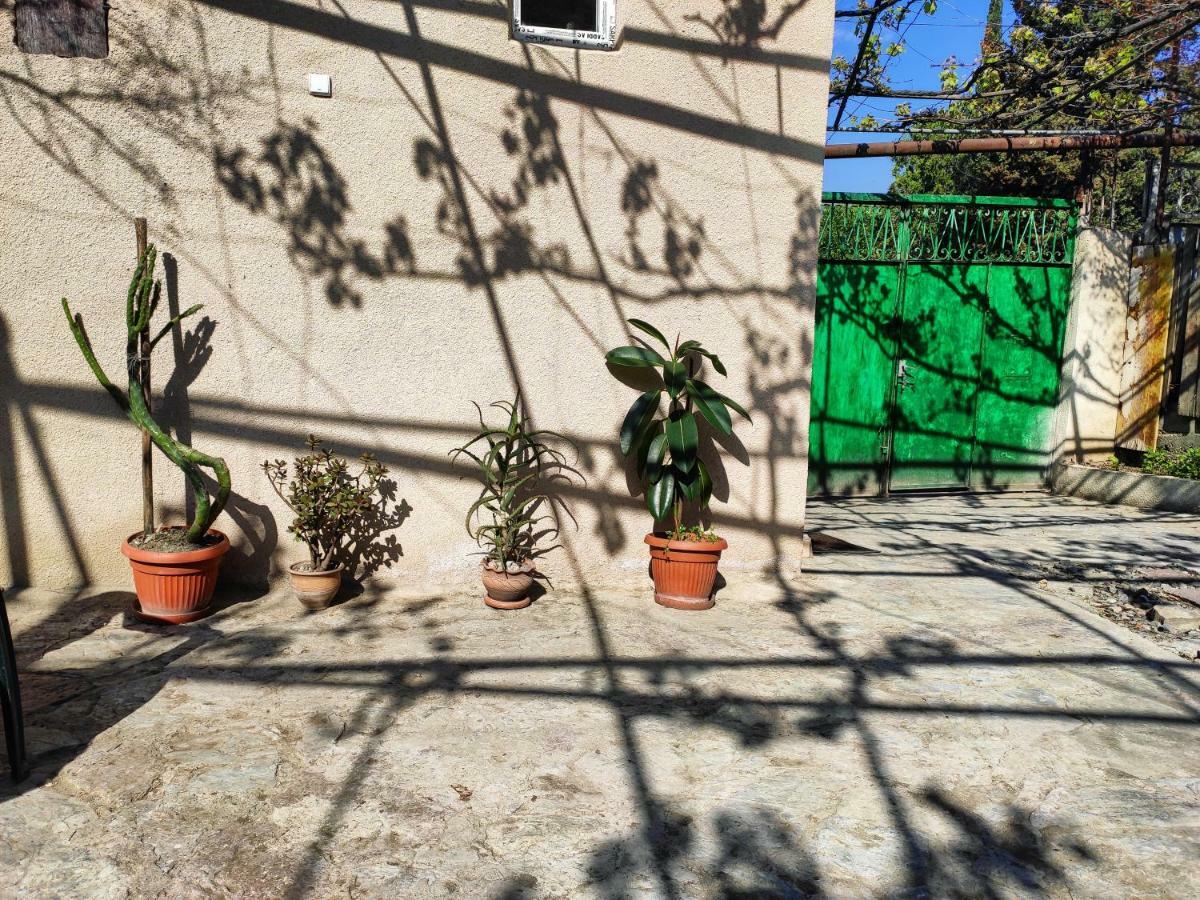 Guesthouse Ttt Tbilisi Buitenkant foto