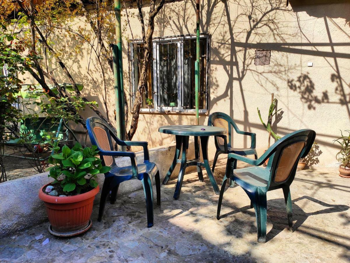 Guesthouse Ttt Tbilisi Buitenkant foto
