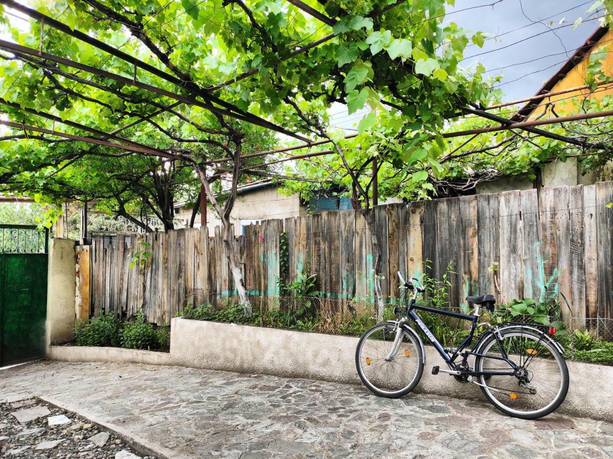 Guesthouse Ttt Tbilisi Buitenkant foto